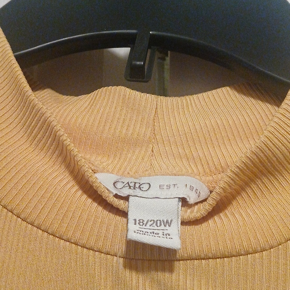 Summer Blouse - Picture 2 of 3